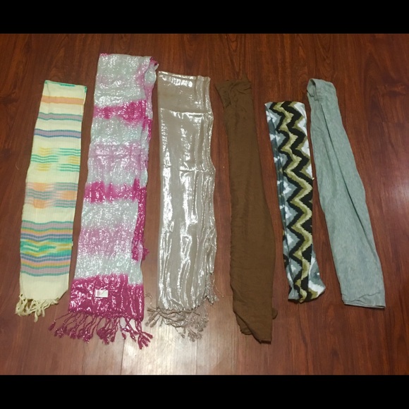 Scarfs beanie hats slippers lot mint condition - Picture 3 of 8